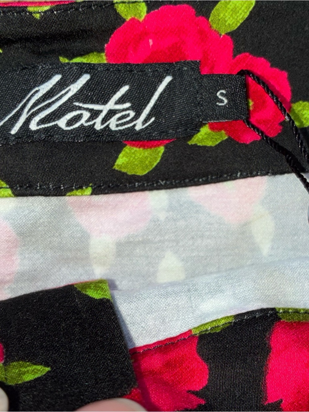 NWT Motel Rocks Kimmock Mini Skirt in Red Bloom with Hook & Eye Front Closures - Picture 2 of 4